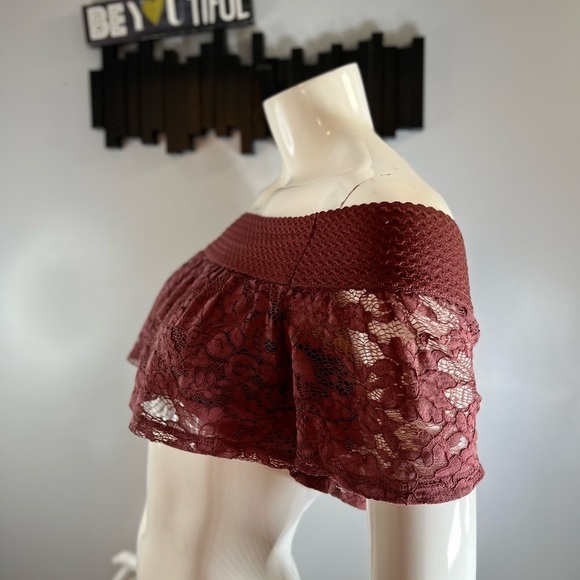 WISH & Whim Ruffled Lace Crop Top Size Small - Picture 2 of 6